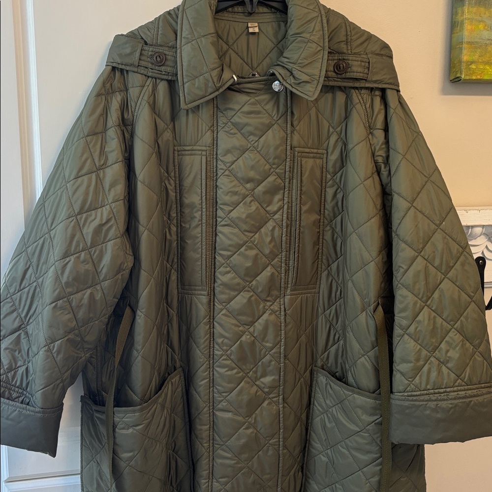 Burberry quilted coat. XL